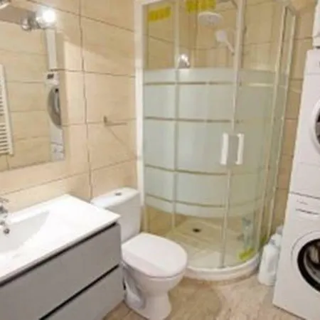 Appartement A / La Fontonne, 100 Metres De La Plage. *