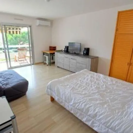 Appartement A / La Fontonne, 100 Metres De La Plage.